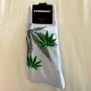 EverBright Socks (10-13) White/Green mid-calf.